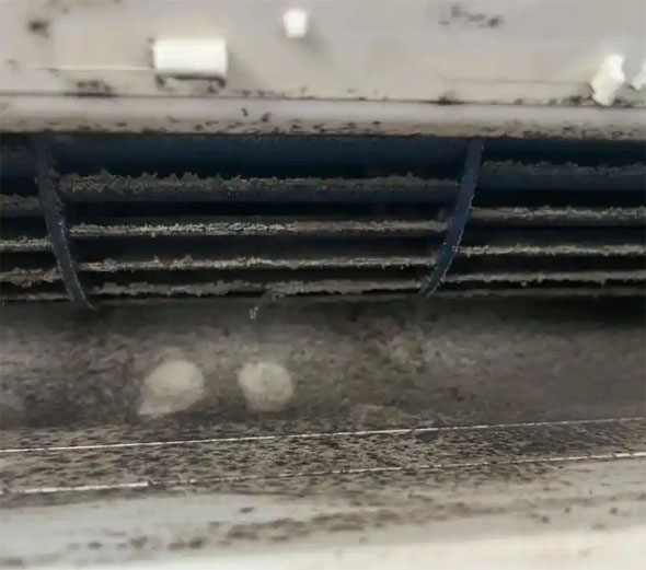 织金空调吹的风有股烧焦味是怎么回事